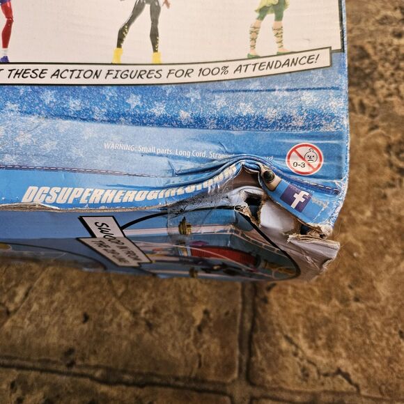 DC Super Hero Girls Super Hero High School Playset with Exclusive Batgirl Figure - Picture 5 of 6